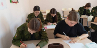 Ученики средней школы №2 Калининска пишут новогодние письма защитникам Отечества - Газета Народная трибуна